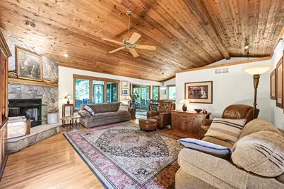 N52W14406  Thornhill Dr, Menomonee Falls, WI 53051 - Photo 4