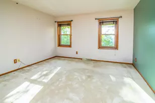 N27W22212 Shadywood Ct, Pewaukee, WI 53186 - Photo 10