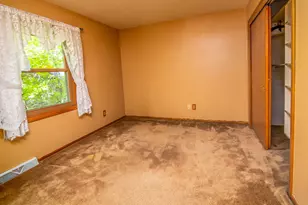 N27W22212 Shadywood Ct, Pewaukee, WI 53186 - Photo 12