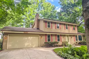N27W22212 Shadywood Ct, Pewaukee, WI 53186 - Photo 1