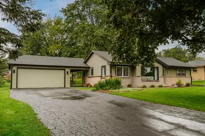 3841 S Sunny Ridge Ln, New Berlin, WI 53151 - Photo 2