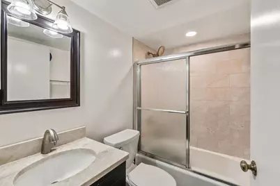 1818 E Shorewood Blvd #313, Shorewood, WI 53211 - Photo 16