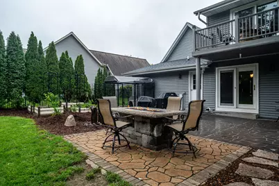 7244 S Dover Hill Ct, Franklin, WI 53132 - Photo 2