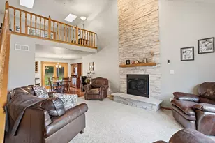 7244 S Dover Hill Ct, Franklin, WI 53132 - Photo 4