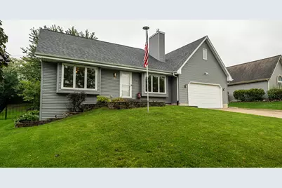 7244 S Dover Hill Ct, Franklin, WI 53132 - Photo 1