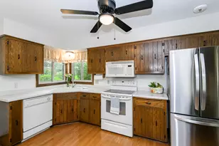 2601 Pendleton Pl, Waukesha, WI 53188 - Photo 10