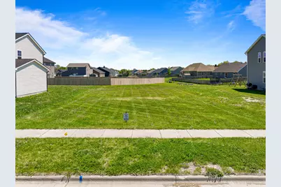 213  Lilac Ln, Delavan, WI 53115 - Photo 4