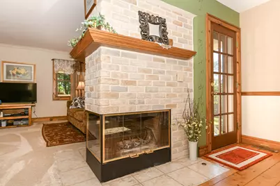 S86W30445  Stonegate Dr, Mukwonago, WI 53149 - Photo 6