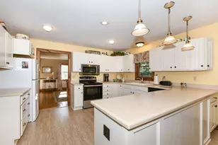S86W30445 Stonegate Dr, Mukwonago, WI 53149 - Photo 10