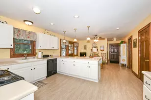 S86W30445 Stonegate Dr, Mukwonago, WI 53149 - Photo 8
