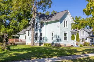 326 S Silver Lake St, Oconomowoc, WI 53066 - Photo 2