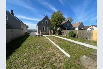 2043  Clark St, Racine, WI 53403 - Photo 6