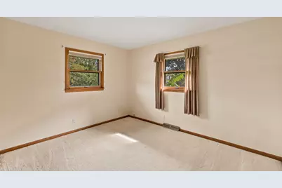 5503 W Silverleaf Ln, Brown Deer, WI 53223 - Photo 8