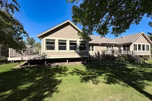 N21W24303 E Parkway Meadow Circle, Pewaukee, WI 53072 - Photo 42
