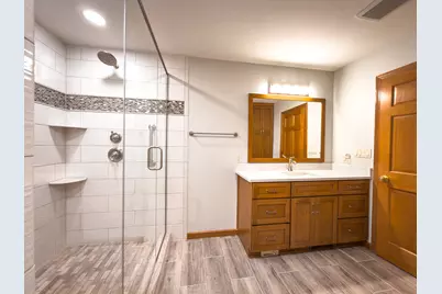 N21W24303 E Parkway Meadow Cir #B, Pewaukee, WI 53072 - Photo 22