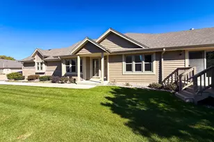 N21W24303 E Parkway Meadow Circle, Pewaukee, WI 53072 - Photo 1
