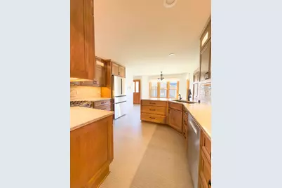 N21W24303 E Parkway Meadow Cir #B, Pewaukee, WI 53072 - Photo 14
