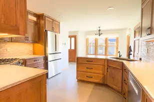 N21W24303 E Parkway Meadow Circle, Pewaukee, WI 53072 - Photo 14