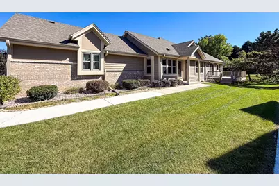N21W24303 E Parkway Meadow Cir #B, Pewaukee, WI 53072 - Photo 40