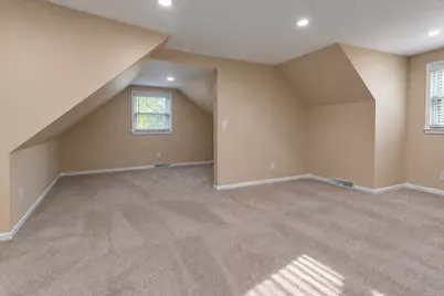 10166 S Nicholson Rd, Oak Creek, WI 53154 - Photo 10