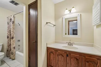 8560 W Waterford Ave #1, Greenfield, WI 53228 - Photo 14