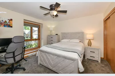 N24W24045  Brandon Oaks Dr #B, Pewaukee, WI 53072 - Photo 18
