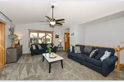 N24W24045  Brandon Oaks Dr #B, Pewaukee, WI 53072 - Photo 8