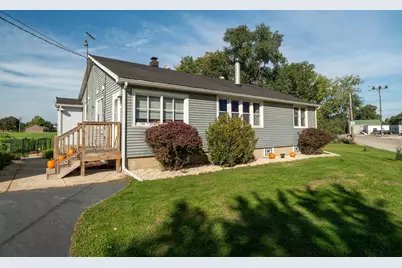400 W Market St, Burlington, WI 53105 - Photo 2