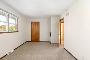 2700 Albany Ct, Waukesha, WI 53188 - Photo 18