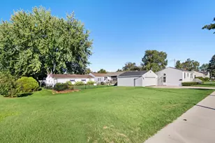 2618 Lincoln Ave, Two Rivers, WI 54241 - Photo 4