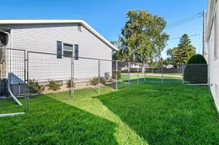 2618 Lincoln Ave, Two Rivers, WI 54241 - Photo 6