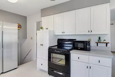 10929 W Harvard Ln, Wauwatosa, WI 53226 - Photo 12