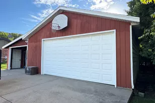 1804 W Clayton Crest Ave, Milwaukee, WI 53221 - Photo 10