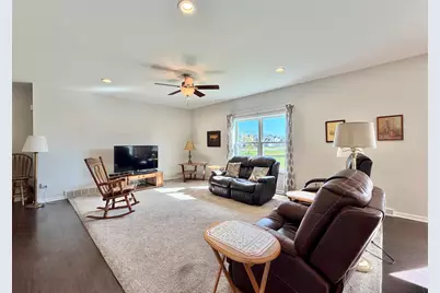 219 N Autumn Dr, Delavan, WI 53115 - Photo 4