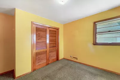 5751 N Dexter Ave, Glendale, WI 53209 - Photo 8