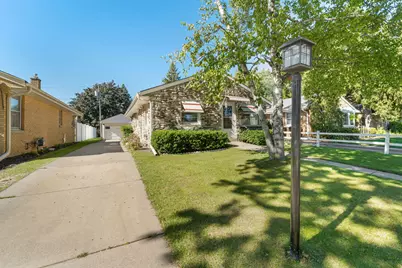 5751 N Dexter Ave, Glendale, WI 53209 - Photo 2