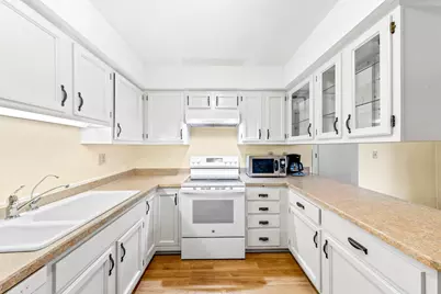 13370 W Bluemound Rd #3, Elm Grove, WI 53122 - Photo 4
