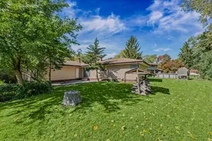 2330 S Brookside Pkwy, New Berlin, WI 53151 - Photo 28