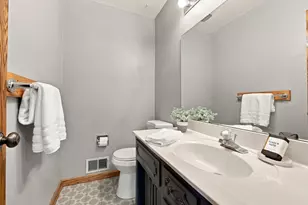 W166N8570 Theodore Ave, Menomonee Falls, WI 53051 - Photo 14