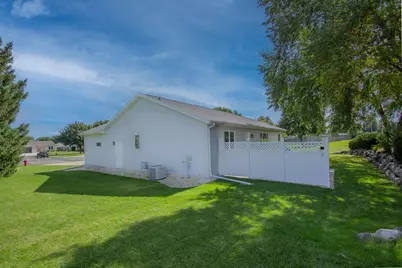 1306  Davies Ct, Watertown, WI 53098 - Photo 8