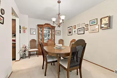 10248 W Parkedge Cir, Franklin, WI 53132 - Photo 8