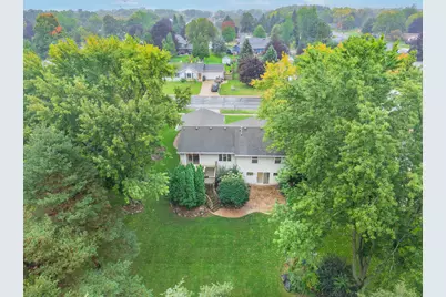 2796  Thomas Dr, East Troy, WI 53120 - Photo 2