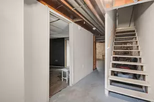 6991 W Glenbrook Rd, Milwaukee, WI 53223 - Photo 32