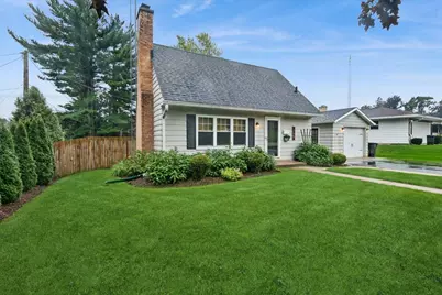 1016  Logan St, Lake Geneva, WI 53147 - Photo 2