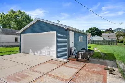 2871 S 85th St, West Allis, WI 53227 - Photo 24