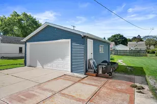 2871 S 85th St, West Allis, WI 53227 - Photo 24