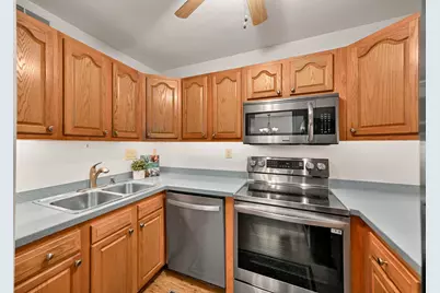 6100 W Stonehedge Dr #347, Greenfield, WI 53220 - Photo 6