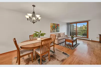 6100 W Stonehedge Dr #347, Greenfield, WI 53220 - Photo 4