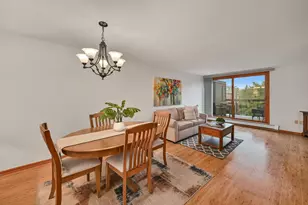 6100 W Stone Hedge Dr, Greenfield, WI 53220 - Photo 4