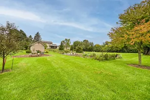 6100 W Stone Hedge Dr, Greenfield, WI 53220 - Photo 28